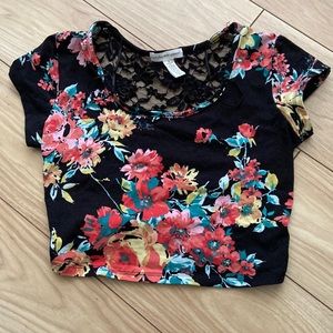 ✨3 for $15✨ Floral Crop Top lace back medium women’s juniors shirt